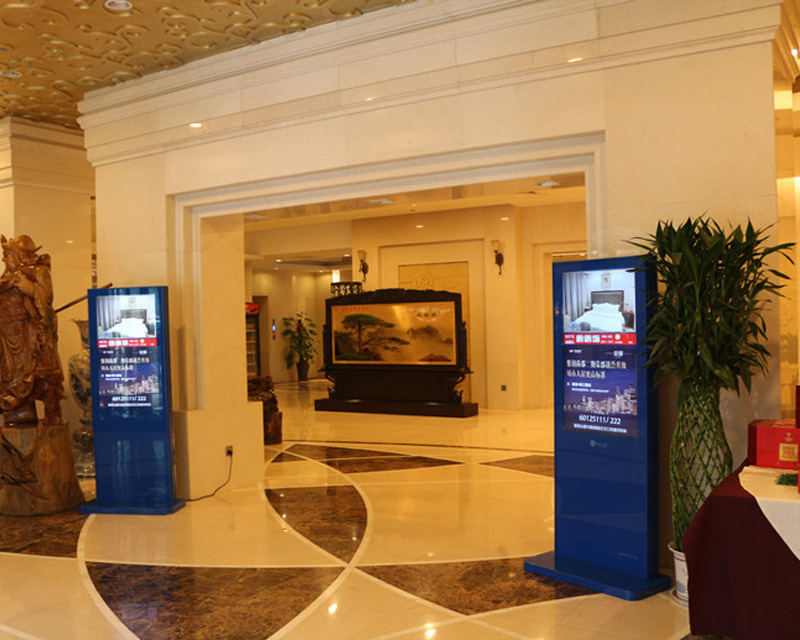 案例展示一(圖1)立式廣告機(jī)